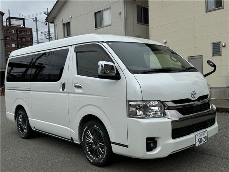 TOYOTA HIACE
