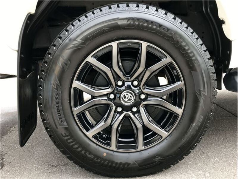HILUX