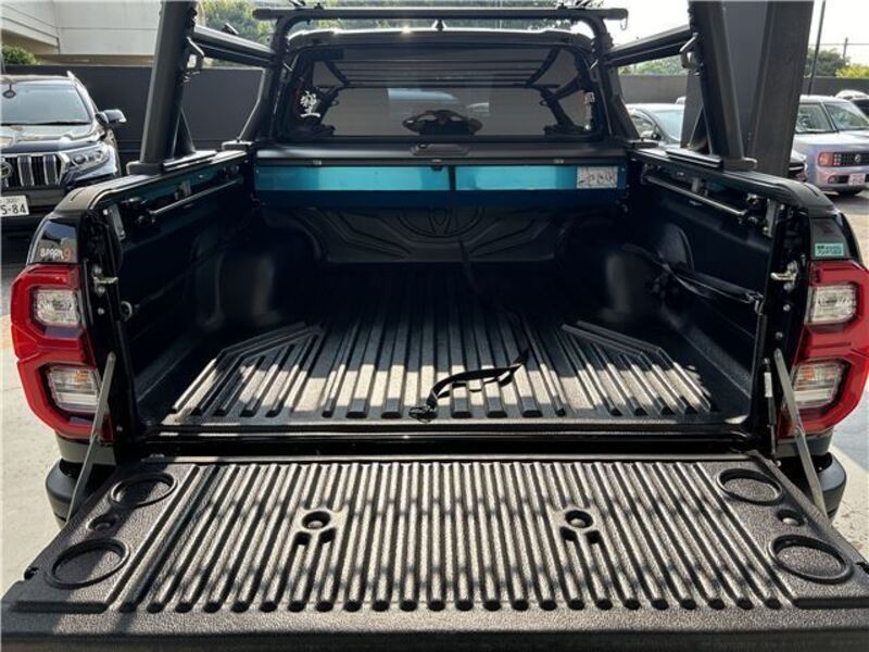 HILUX