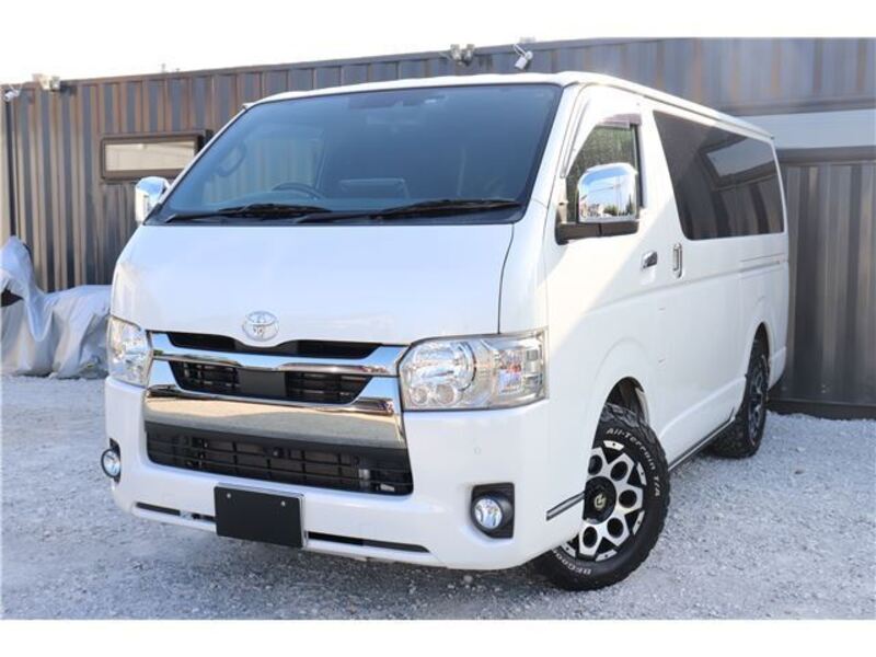 TOYOTA HIACE