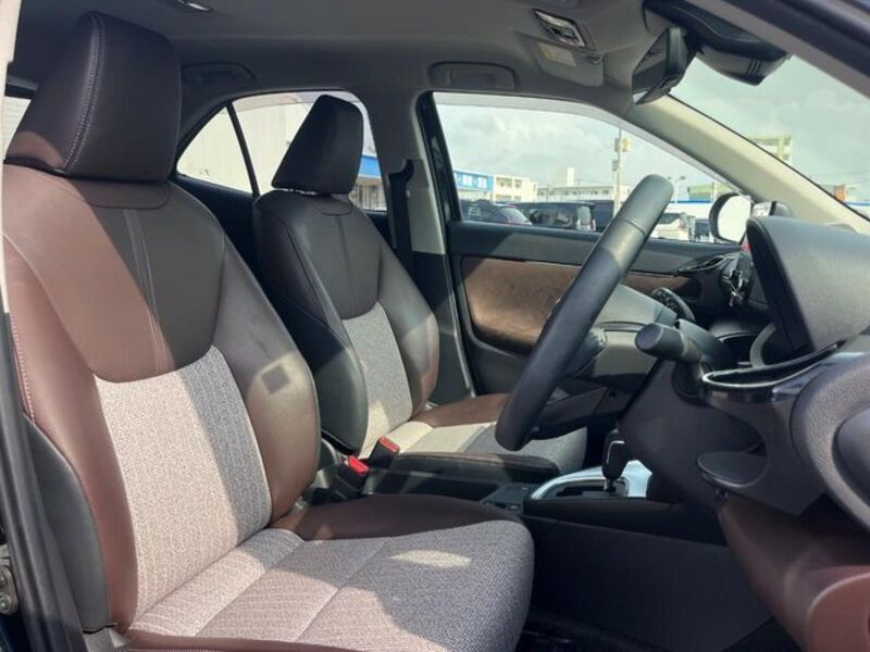 YARIS CROSS
