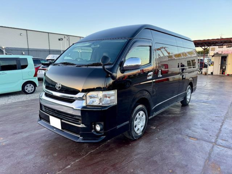 TOYOTA HIACE
