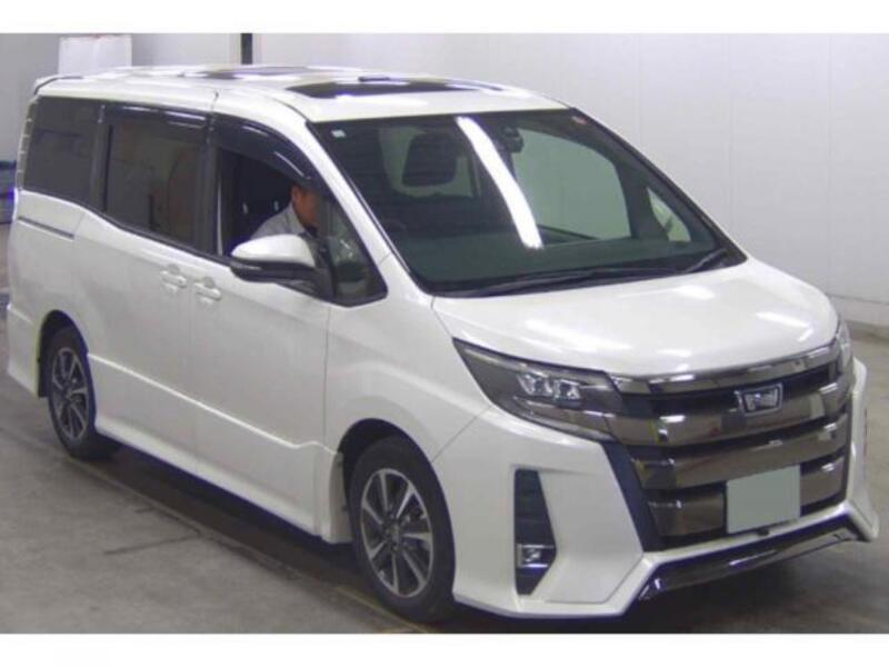 TOYOTA NOAH
