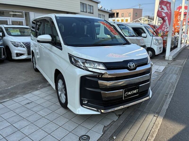 TOYOTA NOAH