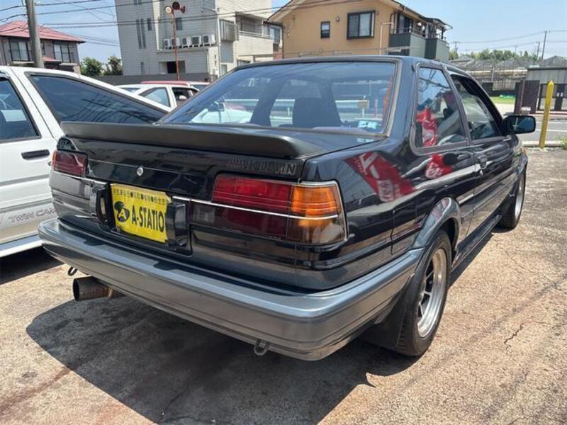 COROLLA LEVIN
