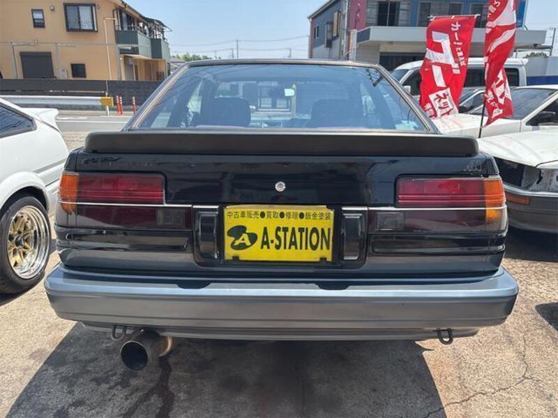 COROLLA LEVIN
