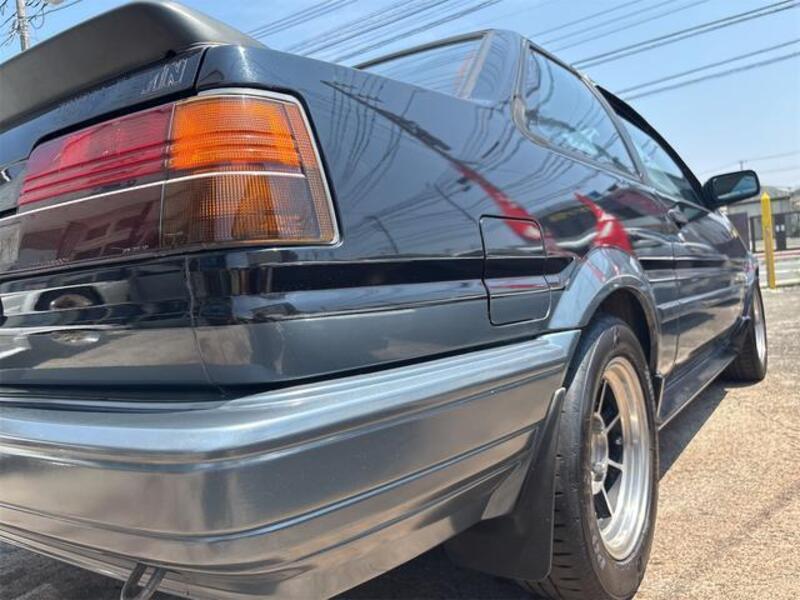 COROLLA LEVIN