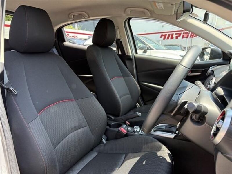 MAZDA2