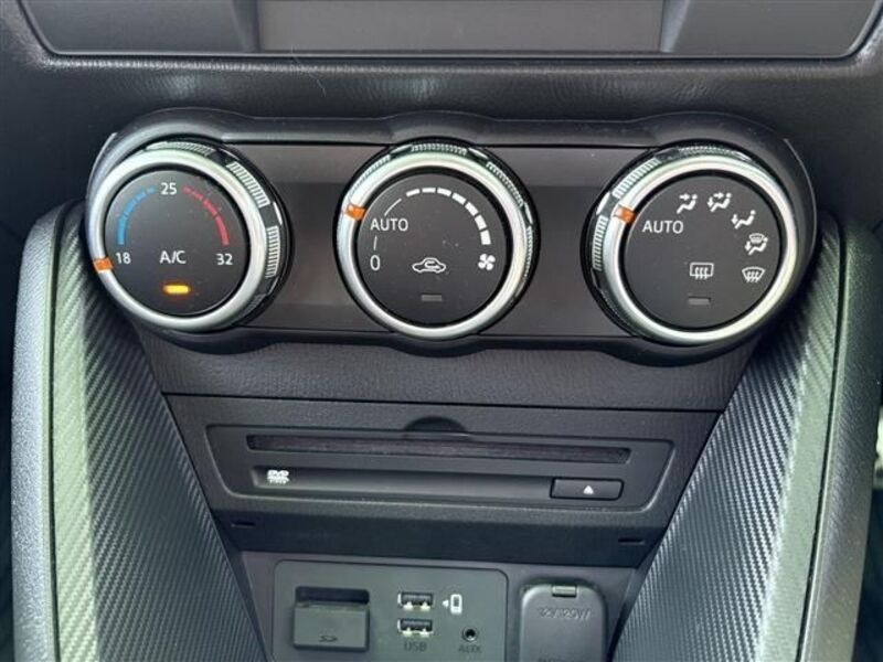 MAZDA2
