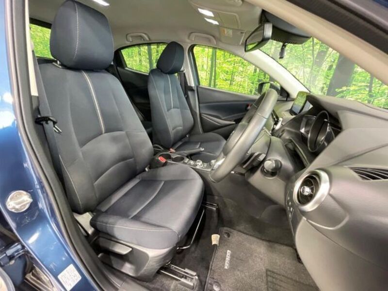 MAZDA2