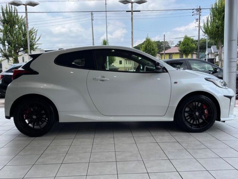 GR YARIS