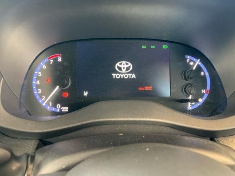 YARIS CROSS