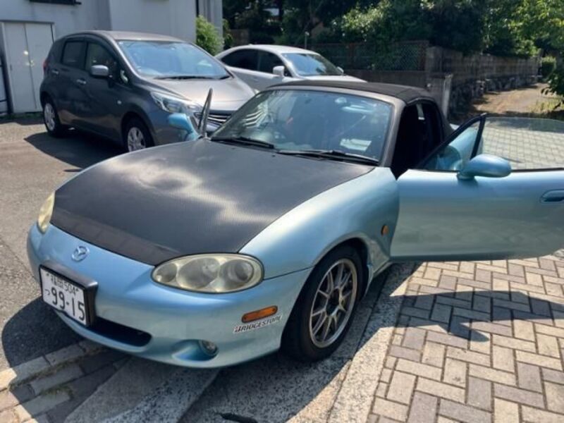ROADSTER-0