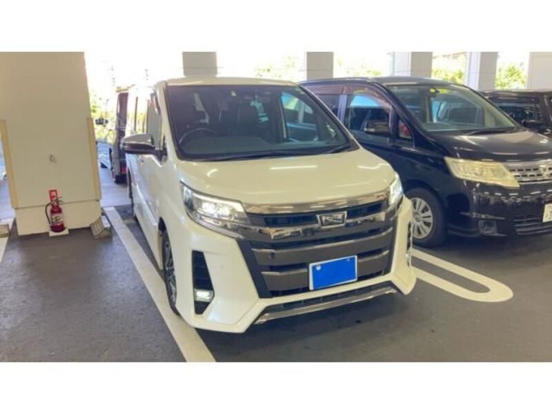 TOYOTA NOAH