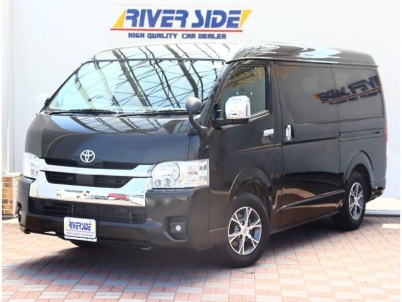 TOYOTA HIACE