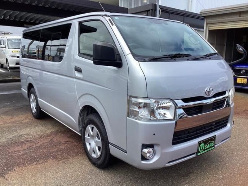 TOYOTA HIACE VAN