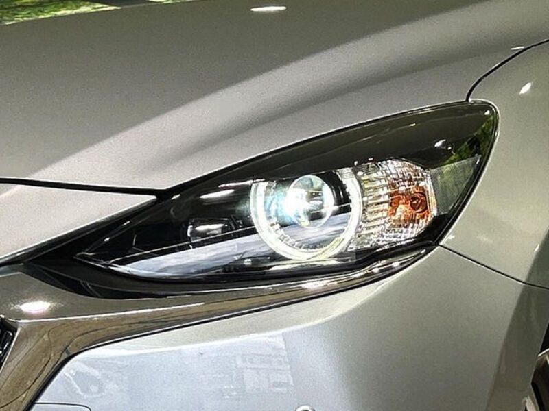 MAZDA2