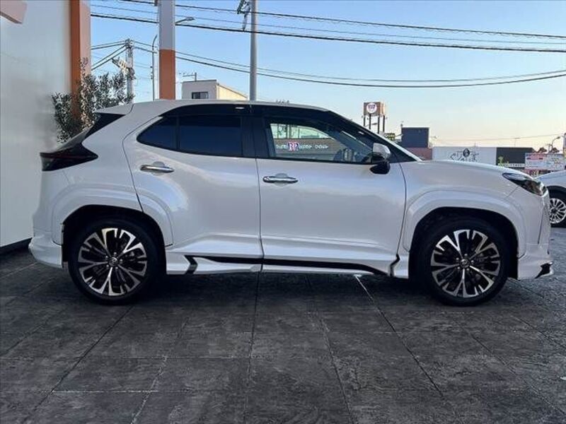 YARIS CROSS