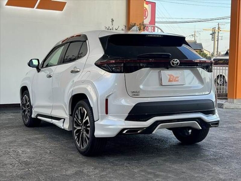 YARIS CROSS