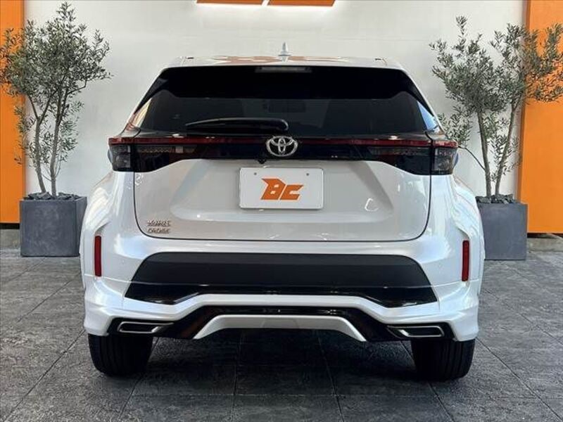 YARIS CROSS