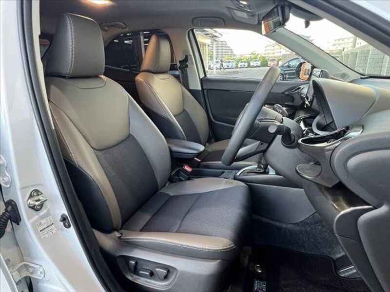 YARIS CROSS