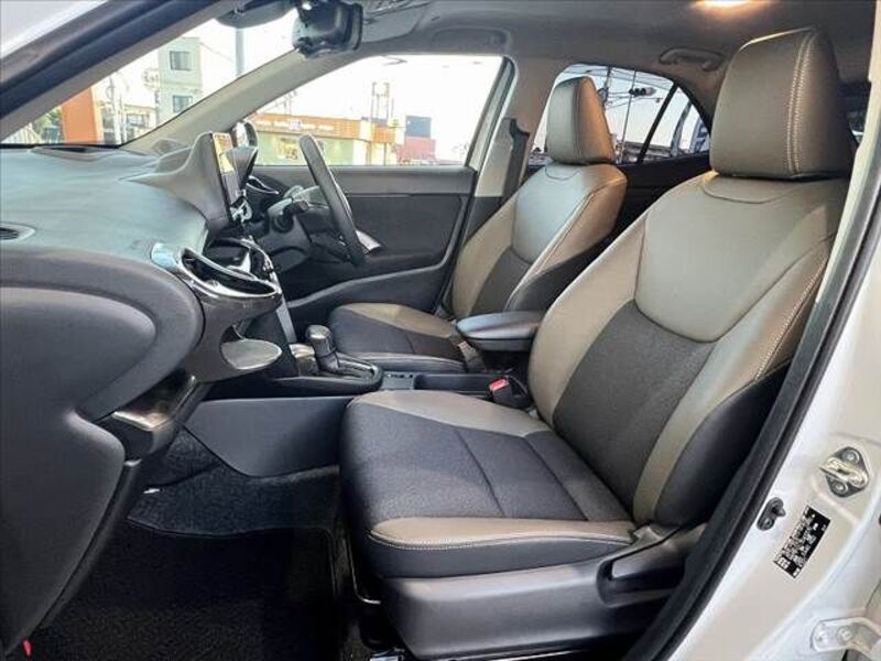 YARIS CROSS