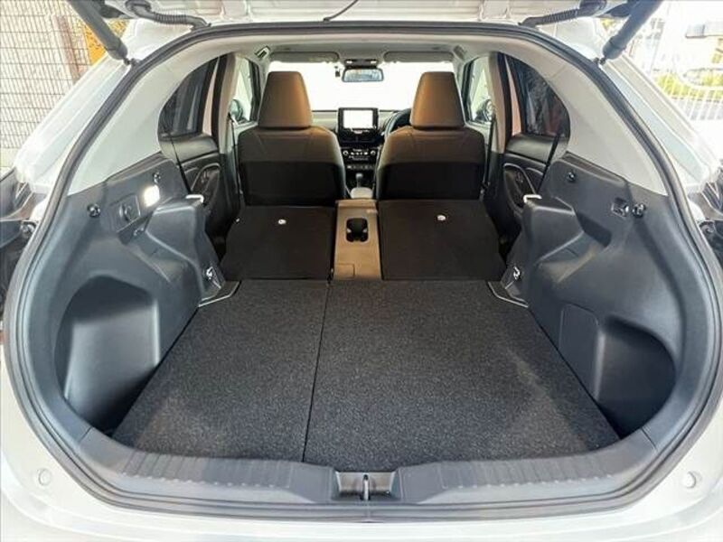 YARIS CROSS