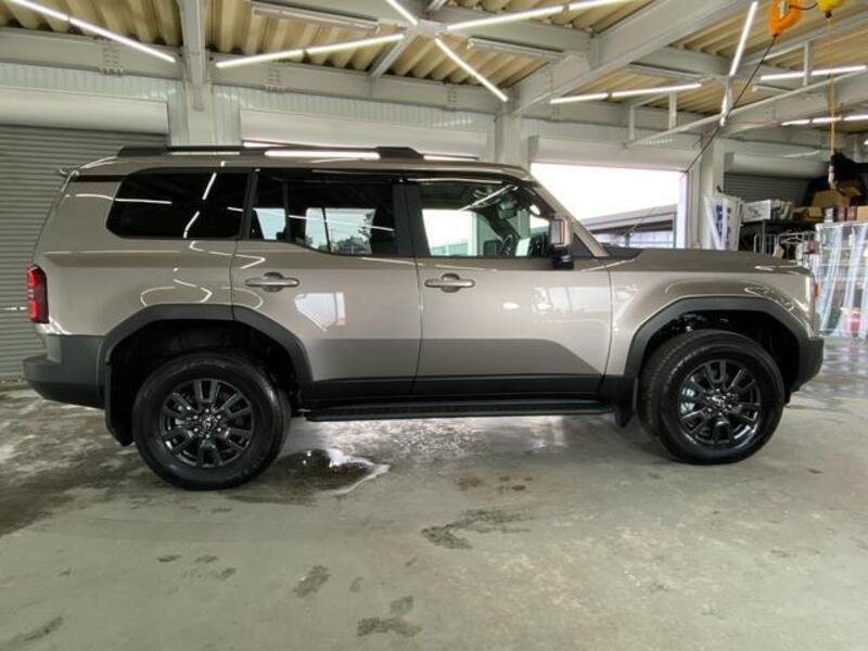 LAND CRUISER 250