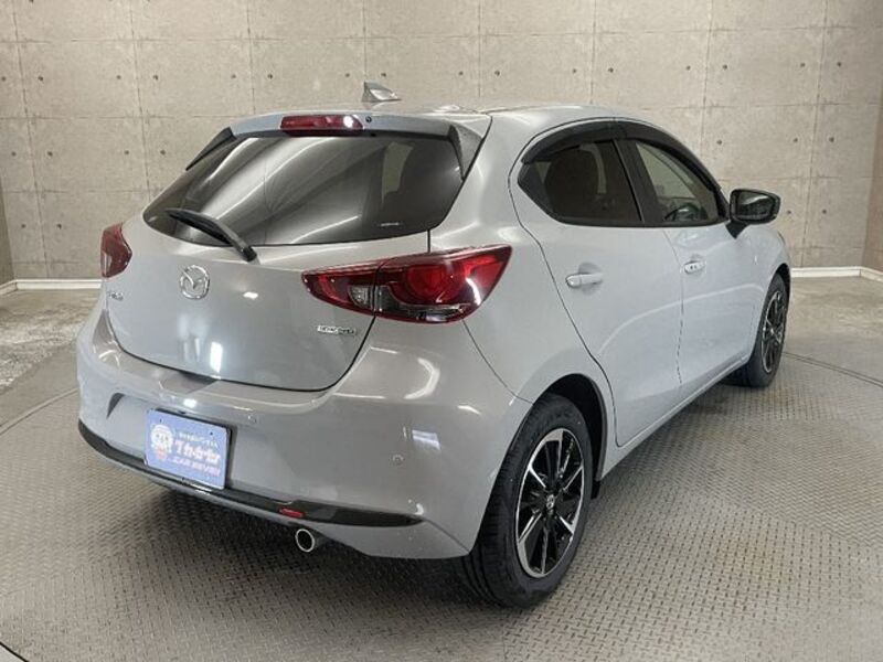 MAZDA2