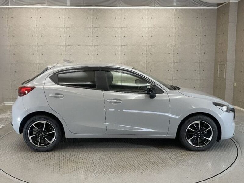 MAZDA2