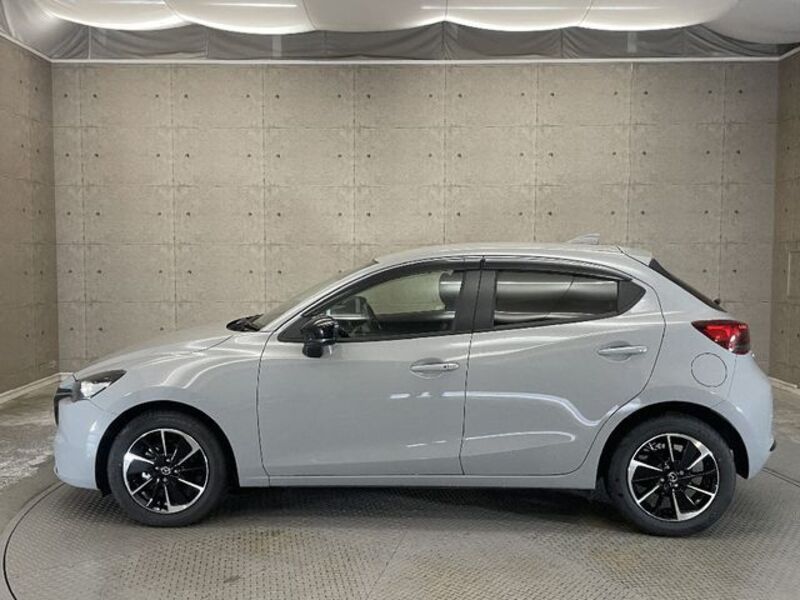 MAZDA2