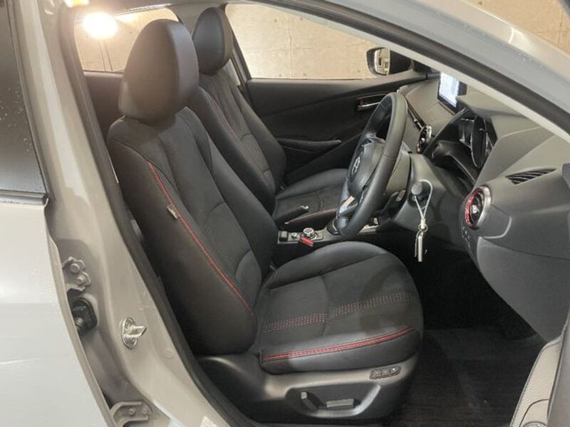 MAZDA2