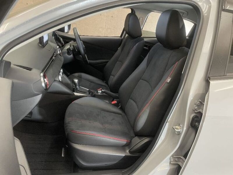 MAZDA2