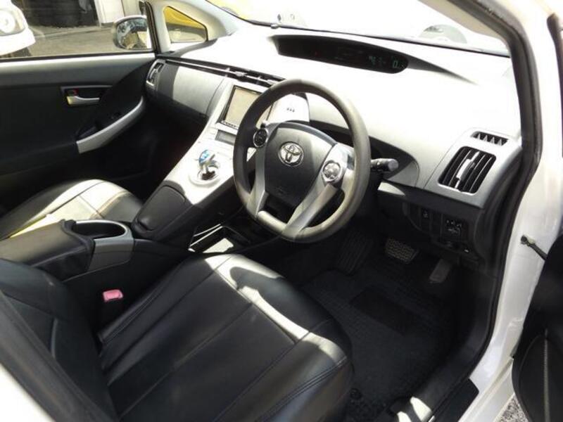 PRIUS ALPHA