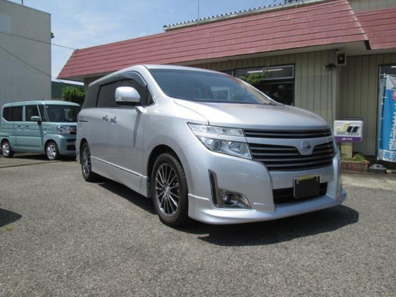 NISSAN ELGRAND