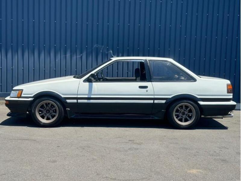 COROLLA LEVIN
