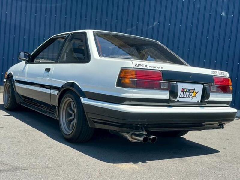 COROLLA LEVIN