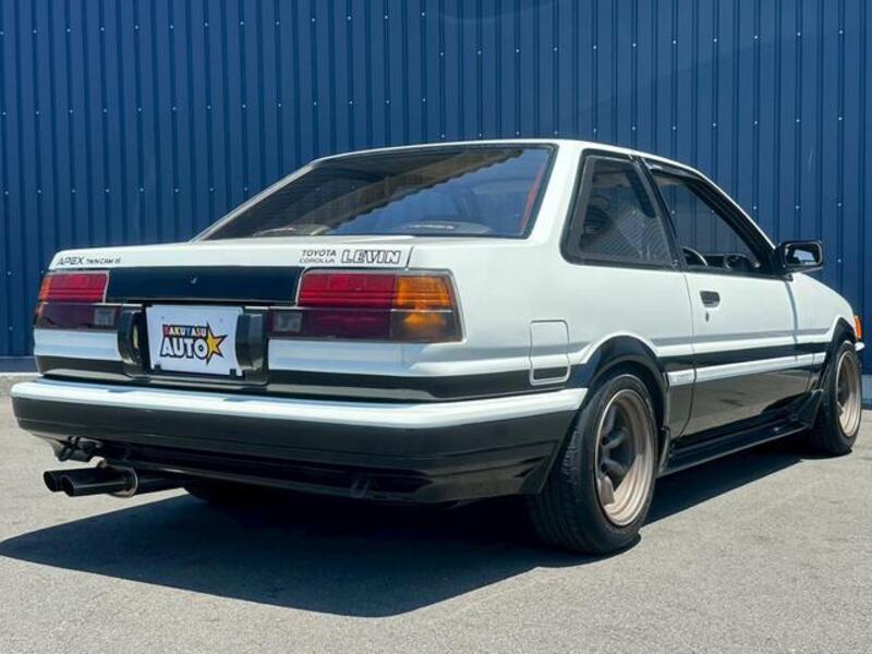 COROLLA LEVIN