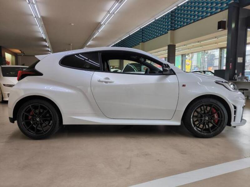 GR YARIS