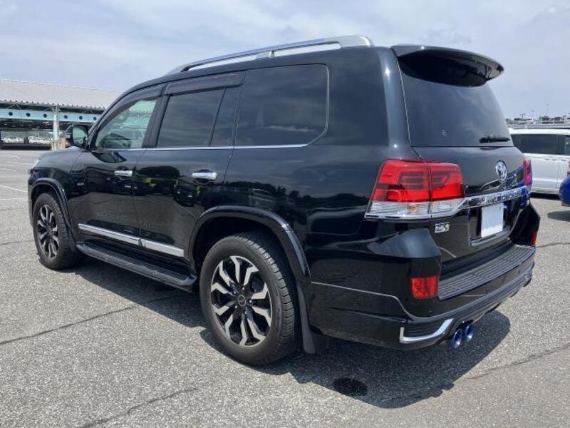 LAND CRUISER