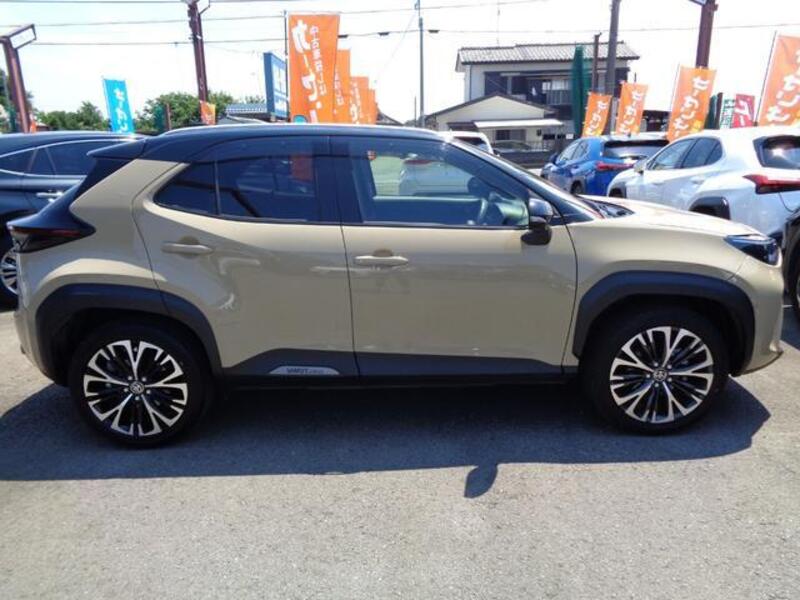 YARIS CROSS