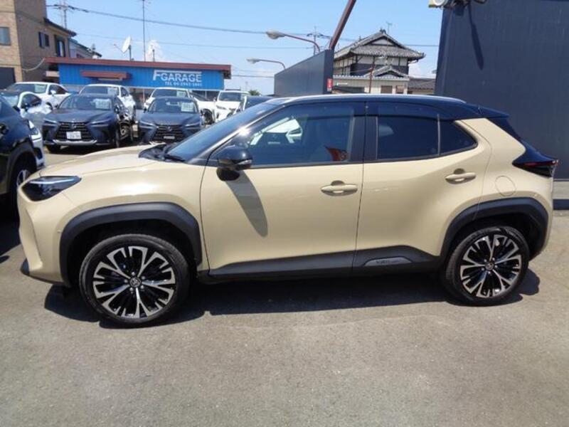 YARIS CROSS