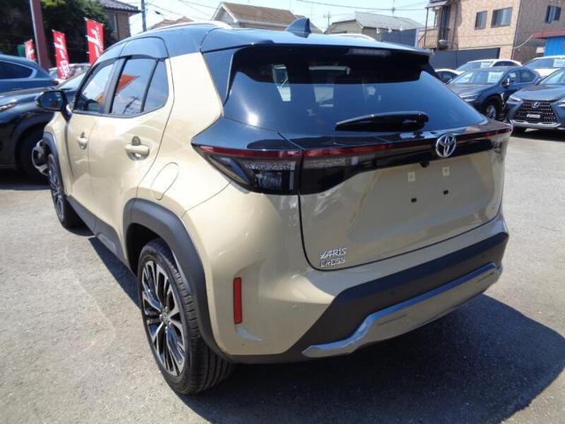 YARIS CROSS