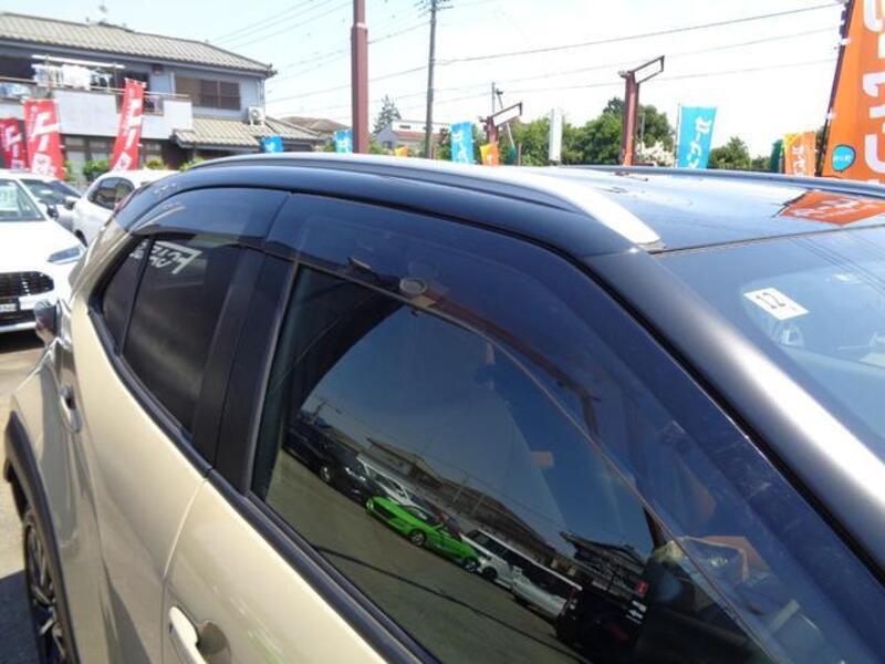 YARIS CROSS