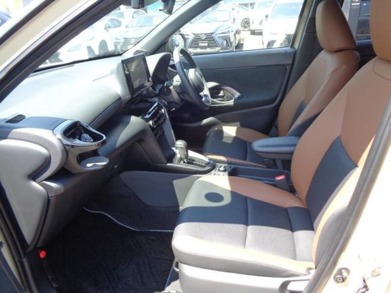 YARIS CROSS