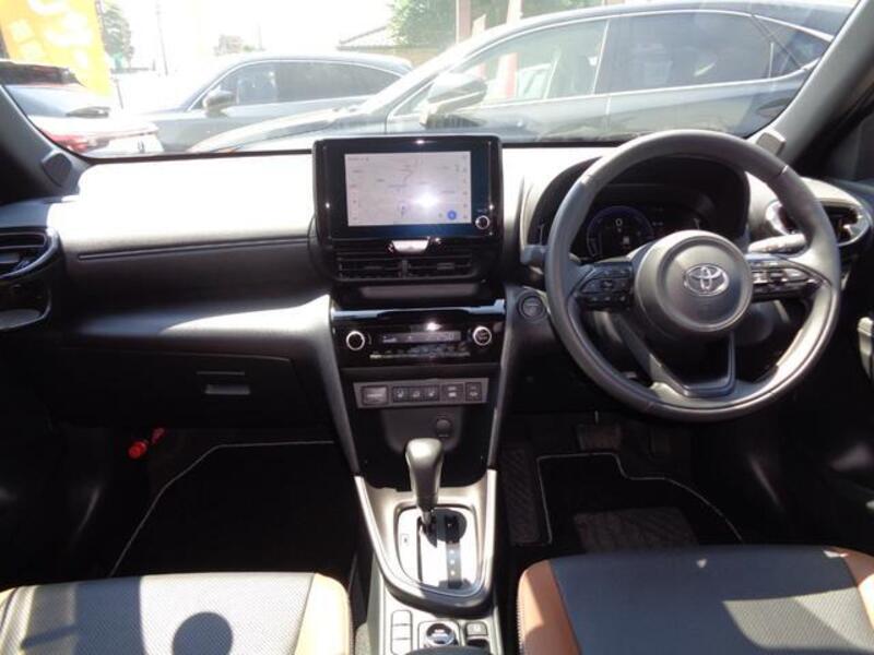 YARIS CROSS