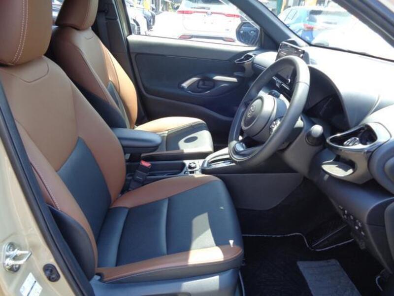 YARIS CROSS