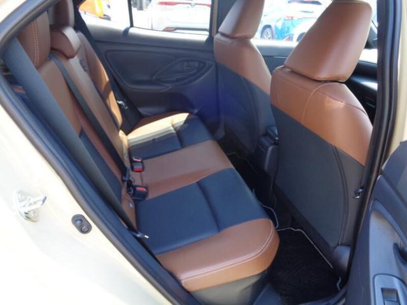 YARIS CROSS