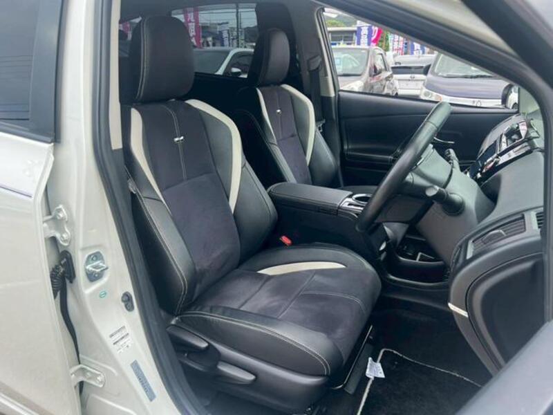 PRIUS ALPHA
