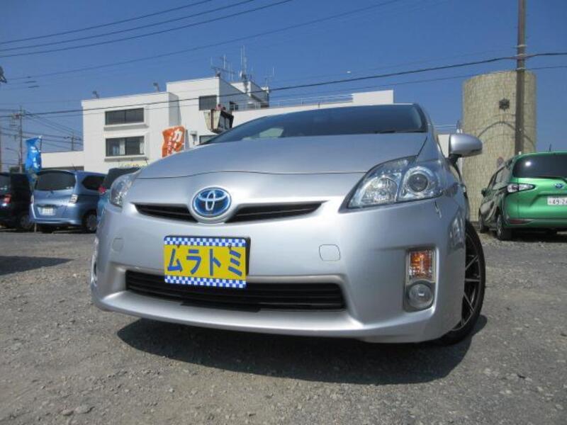 TOYOTA PRIUS